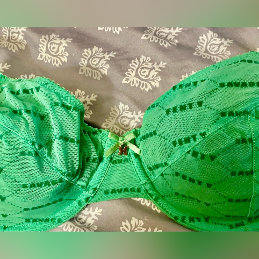 Savage X Fenty Flocked Logo Bra - Picture 4 of 8